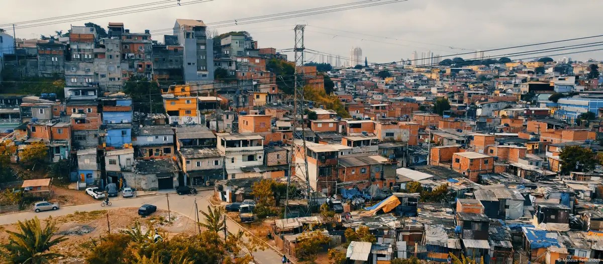 Quando o CEP define quem corre mais risco: como renda e raça revelam o racismo ambiental