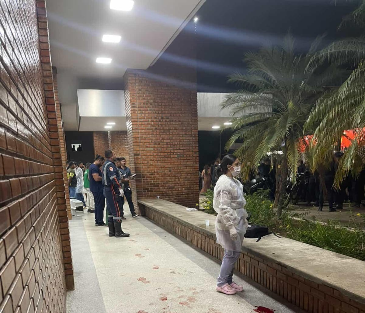 Três homens são baleados em discussão com seguranças e PMs no PS de Rio Branco; VÍDEO 