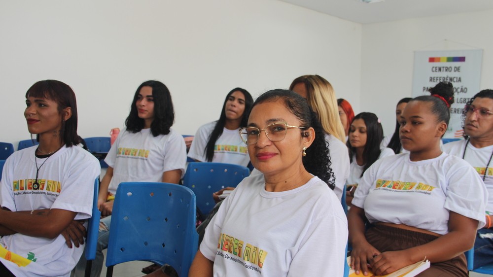 Programa que capacita mulheres cis e trans no PI abre inscrições para cursos como de salgadeira e maquiadora; veja