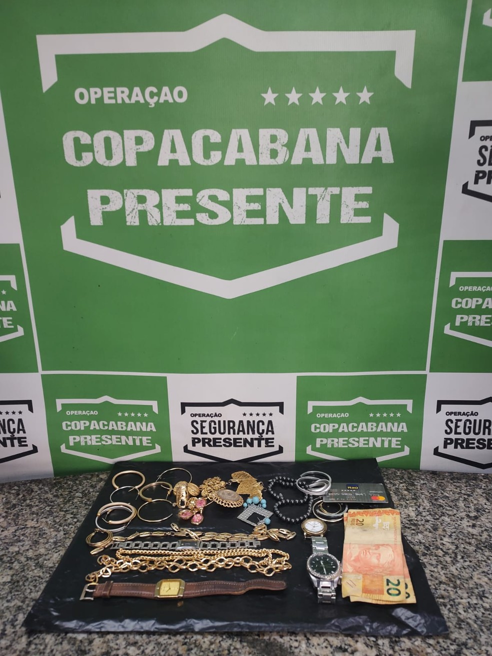 Homem aplicou golpe de falso fiscal da Receita Federal em idosa de 81 anos e foi preso em Copacabana em novembro — Foto: Divulgação