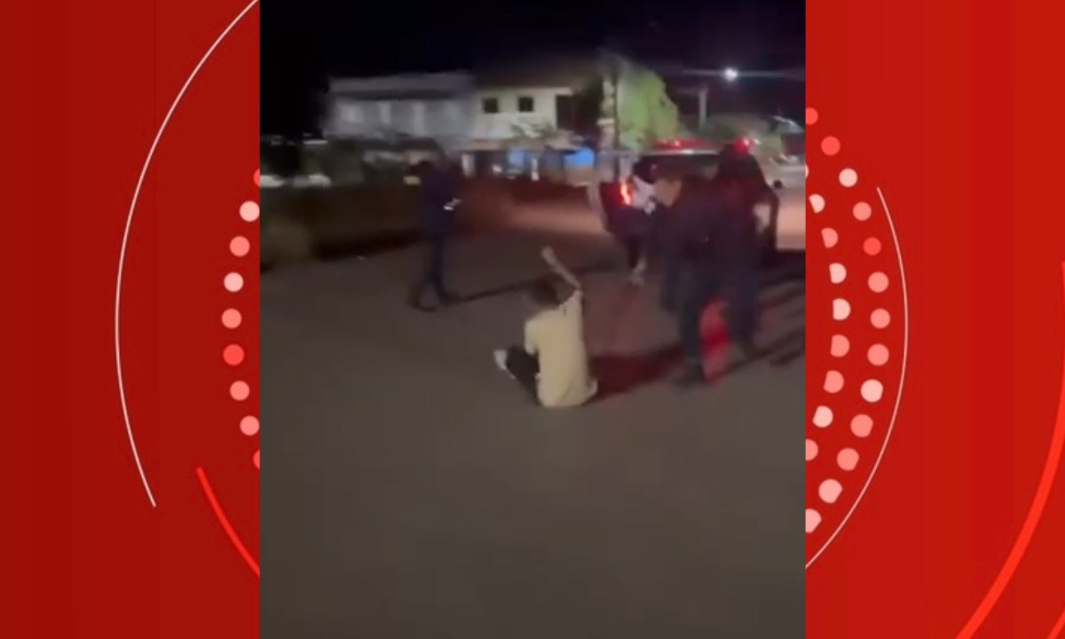 VÍDEO: jovem tem traumatismo craniano após receber 'mata-leão' e golpes de cassetetes em abordagem na Bahia