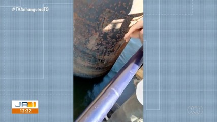 Balsa que faz travessia entre Tocantins e Pará passa perto de pilar de ponte