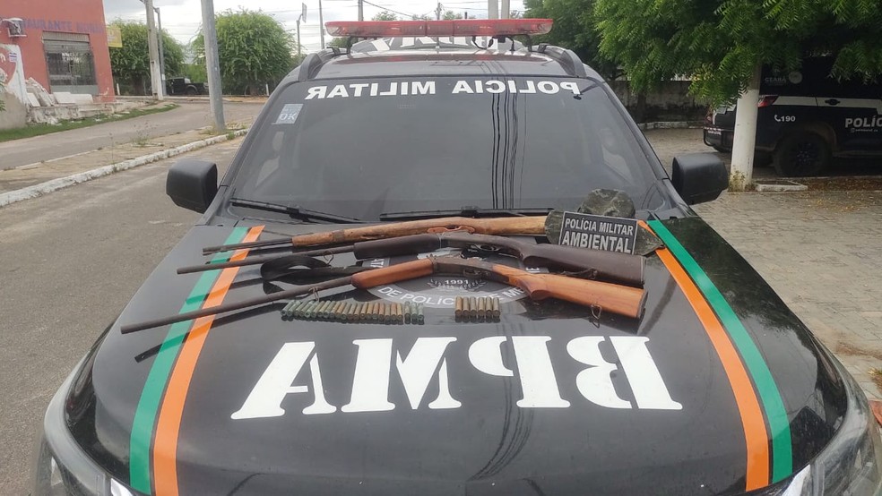 Durante a patrulha, um saco contendo as três armas longas foi encontrado. — Foto: Divulgação/SSPDS