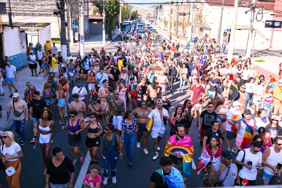 Orla da praia de Santos recebe 1ª DiversaCaminhada LGBT+ neste domingo