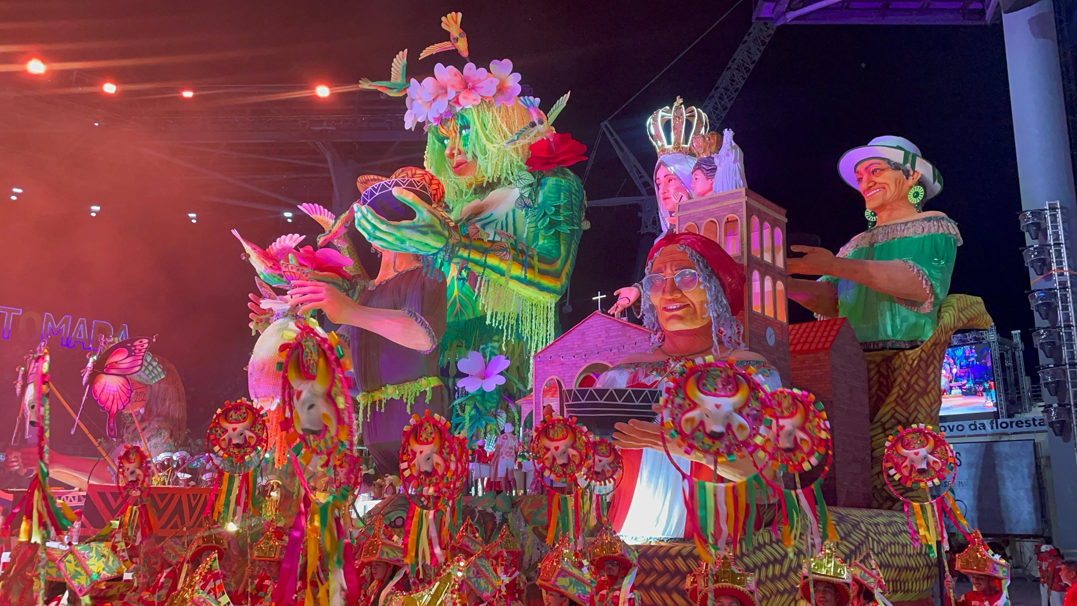Tacacazeiras da Baixa do São José são homenageadas no Festival de Parintins