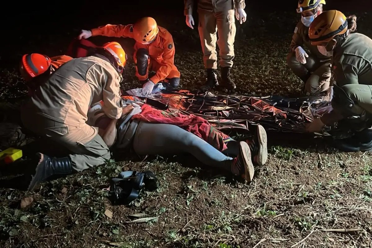 Motorista morre após carro sair da pista e capotar perto de assentamento em MS