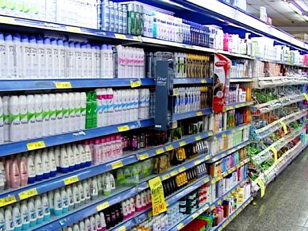 Produtos de higiene e limpeza foram alguns dos responsáveis pelo aumento no preço da cesta básica — Foto: Reprodução/TV Fronteira