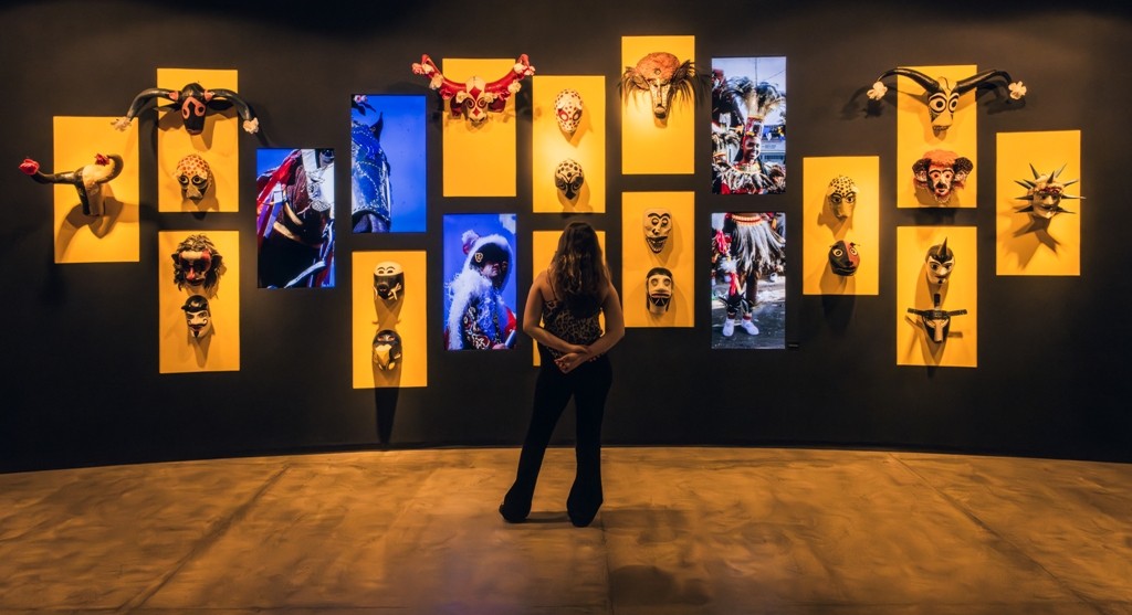 Festival com show de Mart'nália marca abertura da exposição 'Festas, Sambas e Outros Carnavais' no Museu do Pontal