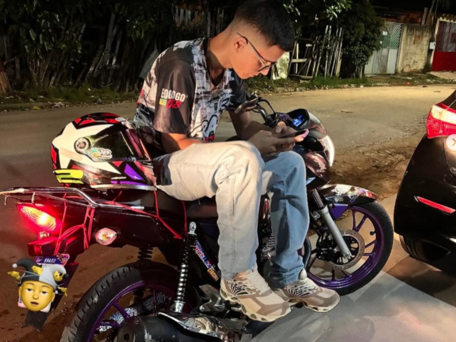 Jovem de 21 anos morre após bater moto contra meio-fio e atingir poste no interior do Acre