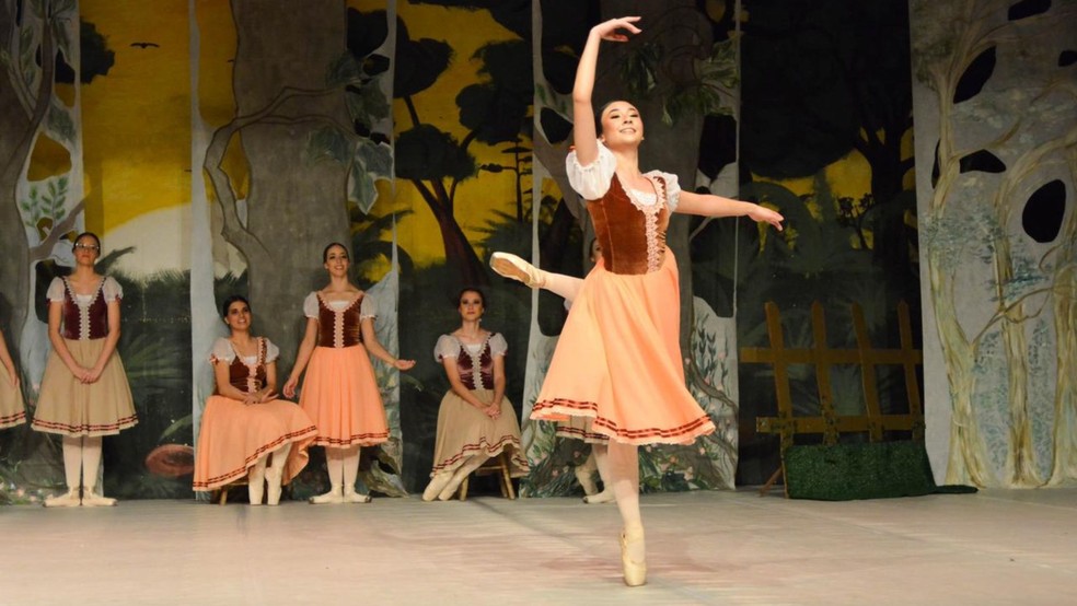 8 de 8
Dan&ccedil;arina de Gar&ccedil;a (SP) representa Brasil e ganha pr&ecirc;mio de melhor bailarina na Argentina &mdash; Foto: Arquivo pessoal