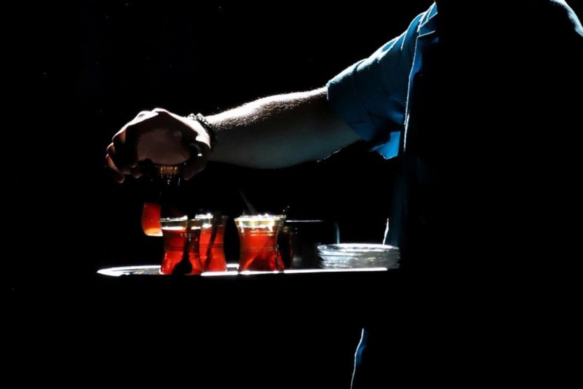 São Vicente, SP, abre vagas para cursos gratuitos de bartender e garçom; veja como se inscrever