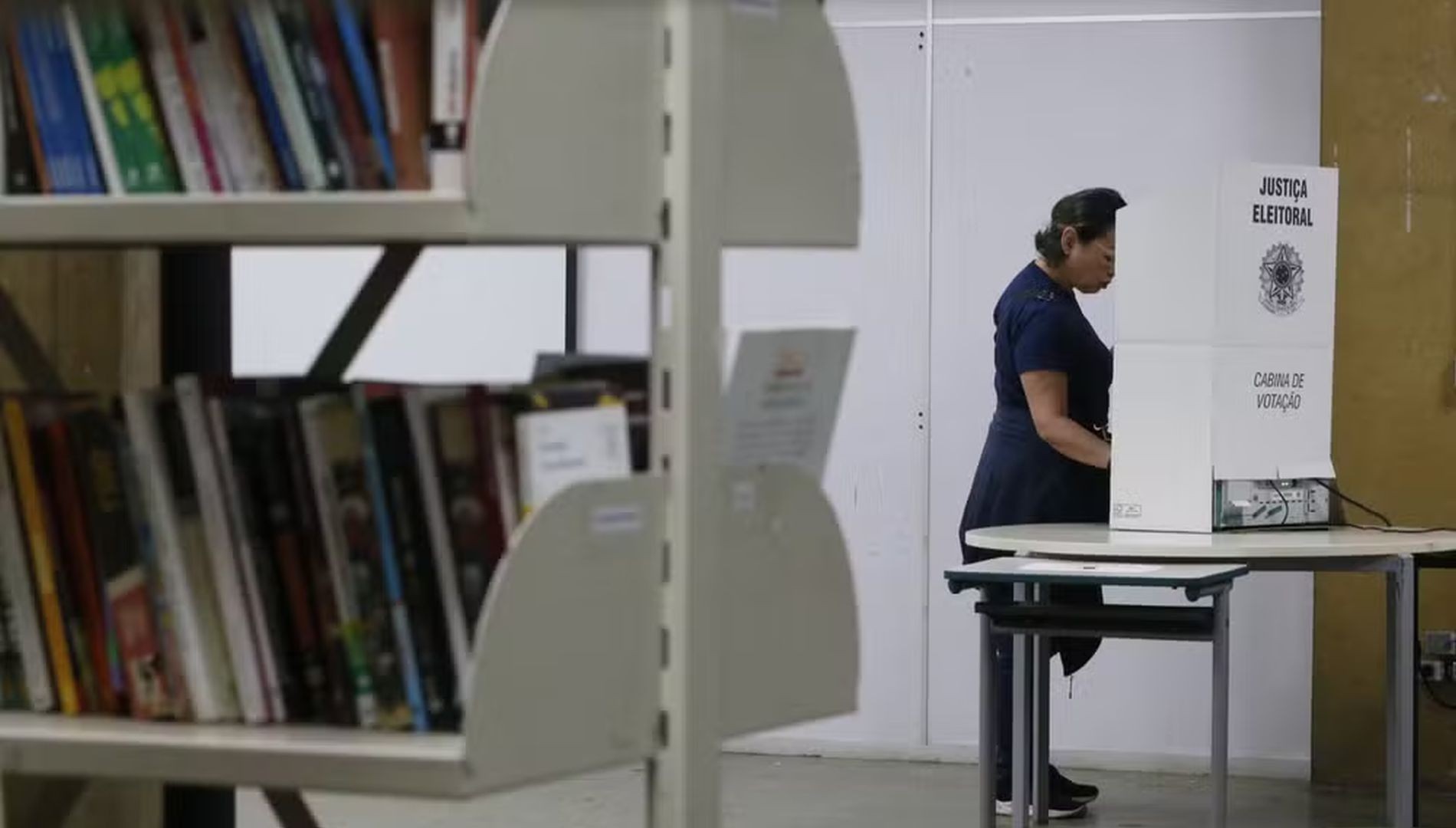 Mulheres na faixa dos 45 a 49 anos e com ensino médio completo são a maioria dos eleitores em Marília 