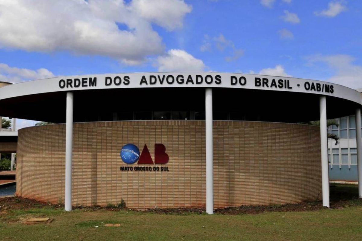 Advogados investigados por uso de IA para influenciar decisões judiciais são suspensos pela OAB/MS