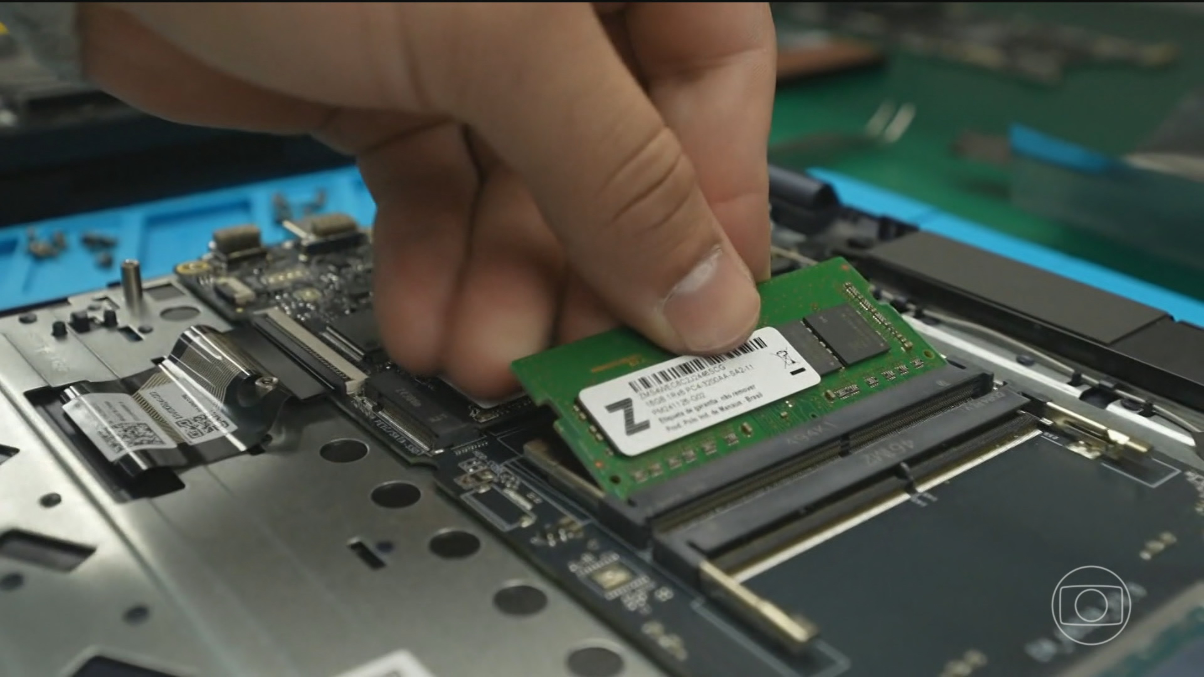 Alta demanda por chips de memória leva à falta do produto no mundo e prejudica produção de eletrônicos no Brasil