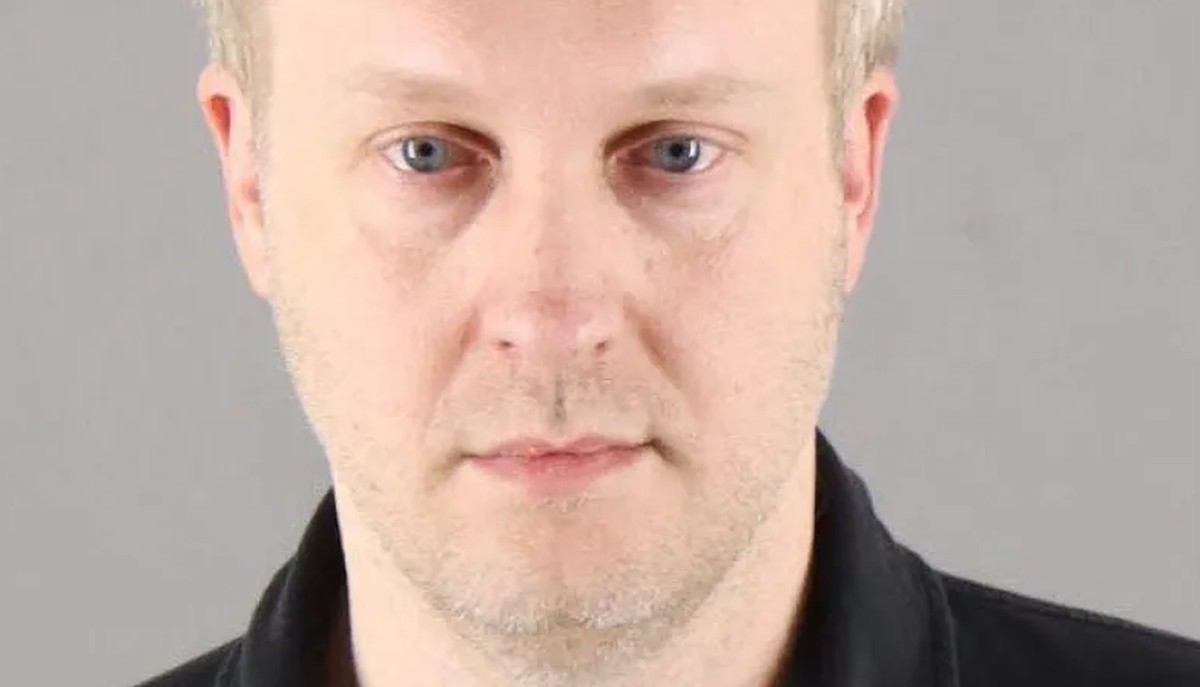 Político trumpista é preso suspeito de tentar marcar encontro sexual com garota de 17 anos nos EUA