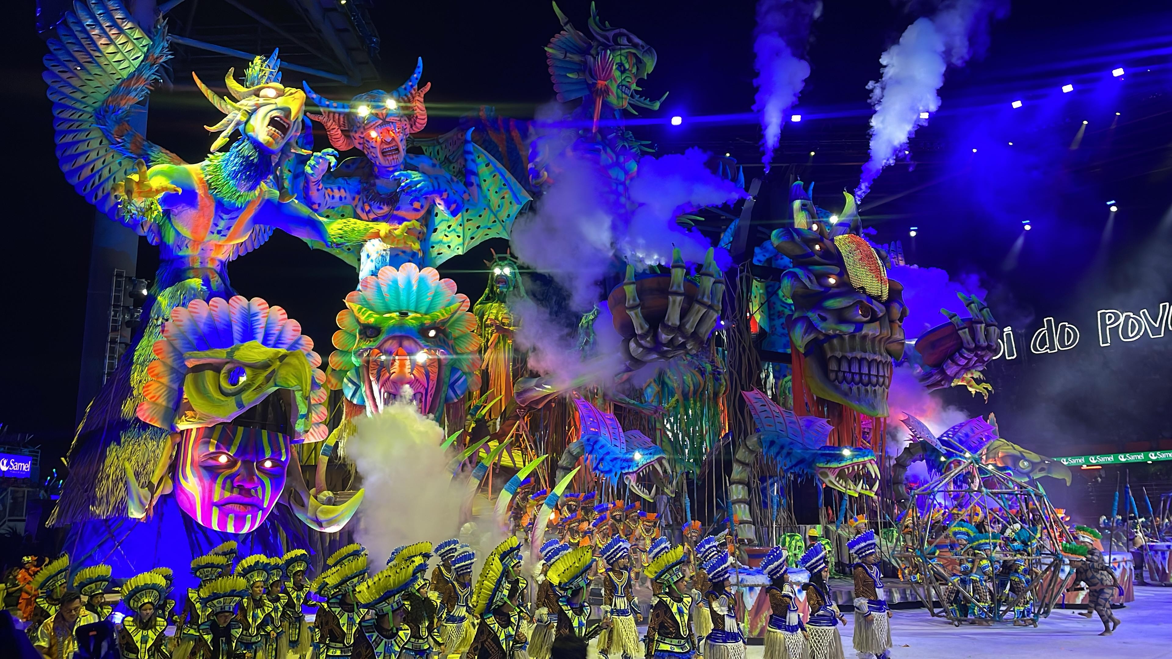 Caprichoso encanta com Ritual Tupinambá tecnológico