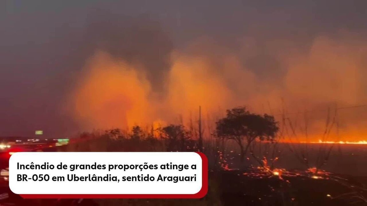 VÍDEO: Incêndio de grandes proporções atinge a BR-050 em Uberlândia, sentido Araguari