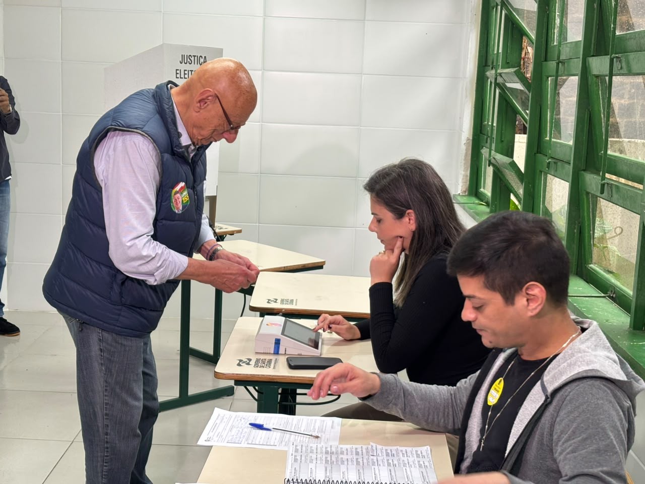 Esperidião Amin (PP) vota em Florianópolis
