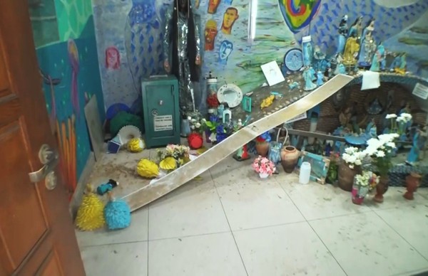 Foto da Casa de Yemanjá após arrombamento — Foto: Reprodução/TV Bahia