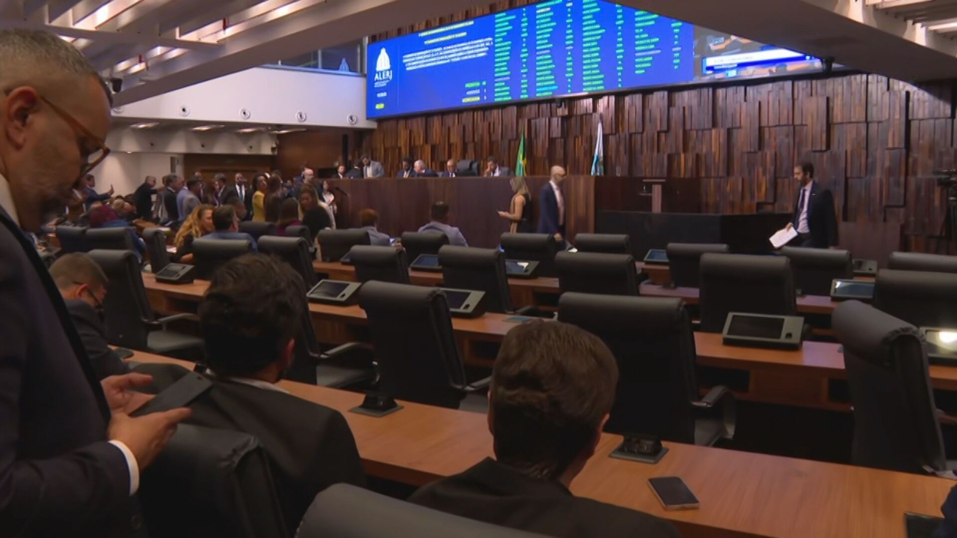 Plenário da Alerj vota para decidir se mantém prisão de Bacellar