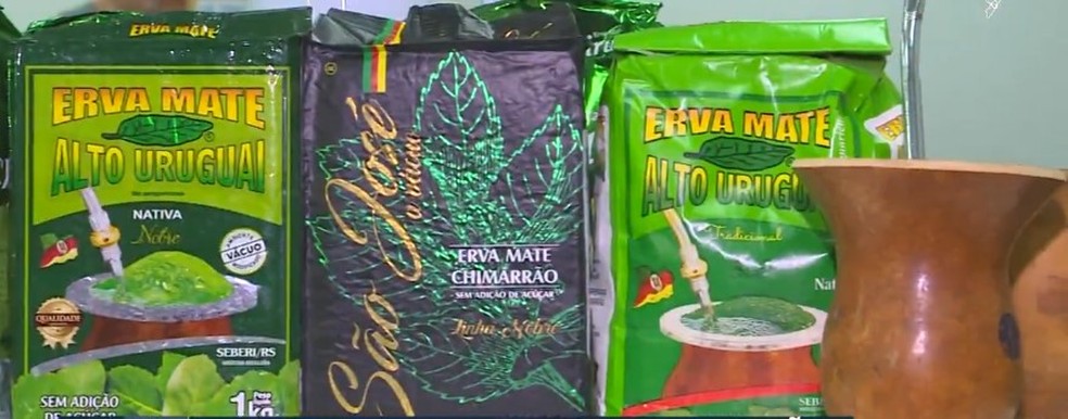 Erva-mate e cuia fazem parte dos itens doados em Chapecó para as vítimas dos temporais no RS — Foto: Reprodução/NSC TV