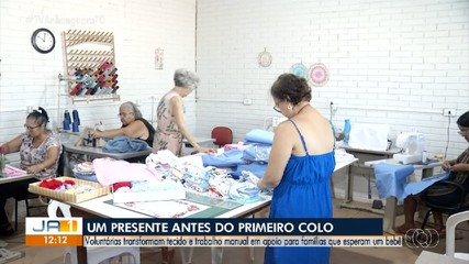 Voluntárias transformam tecidos em apoio para famílias que esperam um bebê