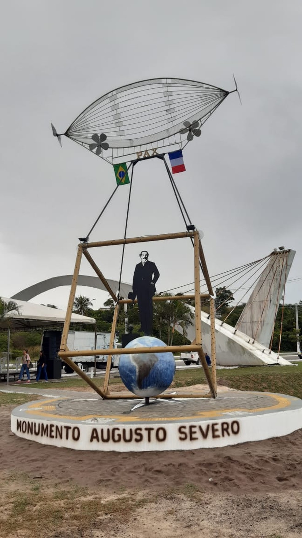 Obra de Guaraci Gabriel em homenagem a Augusto Severo foi inaugurada em Macaíba — Foto: Sérgio Henrique Santos/Inter TV Cabugi
