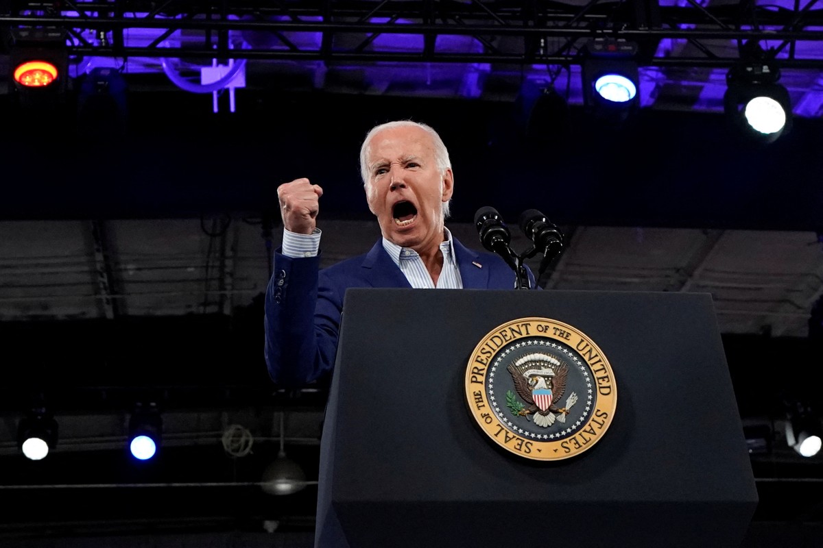 Under pressure to withdraw, Biden says he intends to win election; Obama comes to Democrats' defense | US Elections 2024