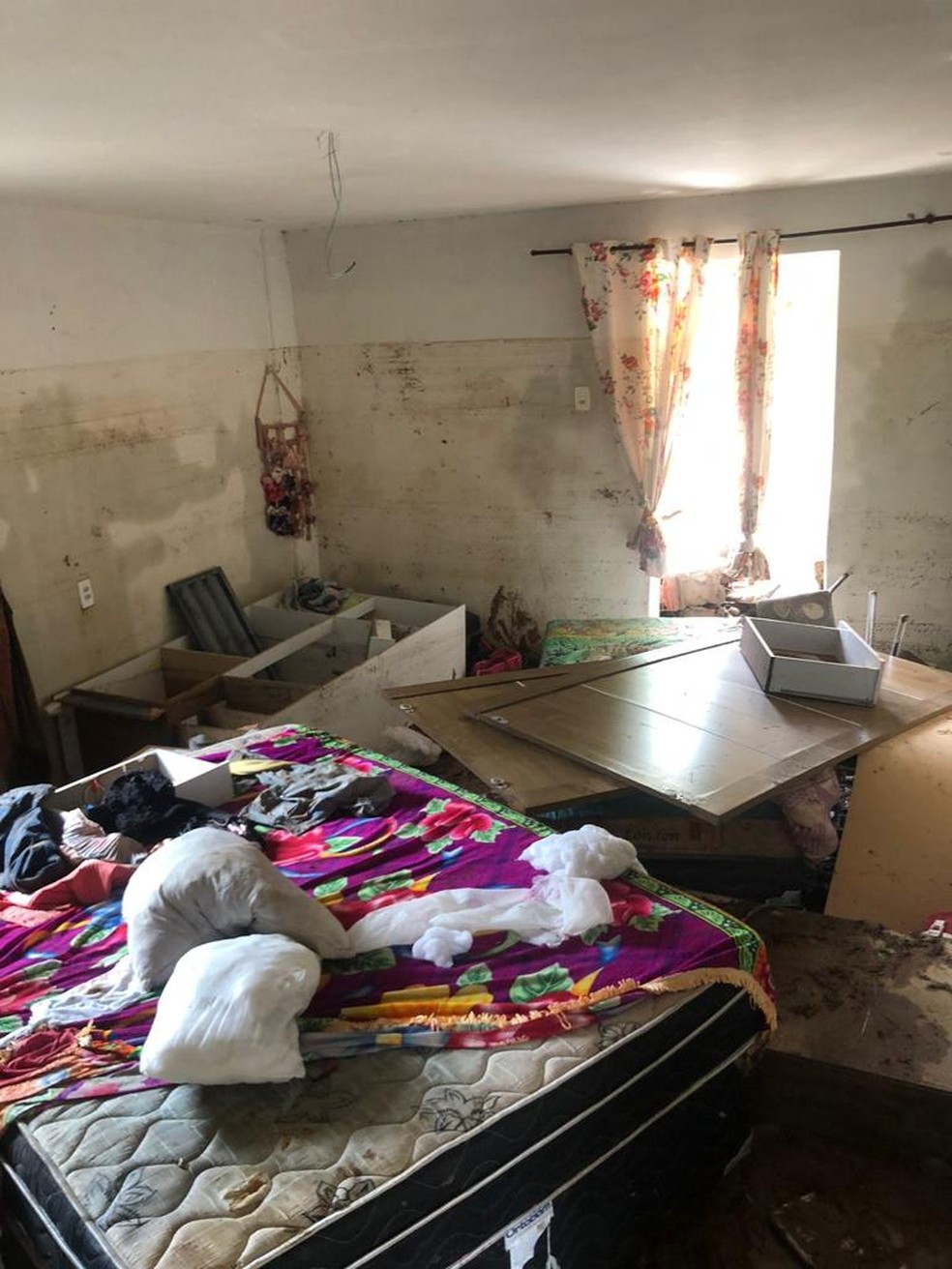 Casa de moradore ficou alagada ap�s rompimento de a�ude � Foto: Alicia Carola/Arquivo Pessoal