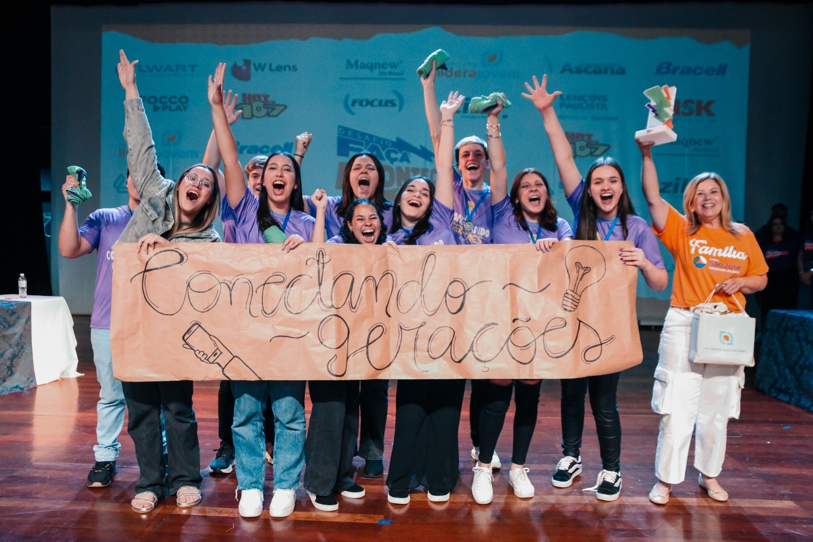 Instituto premia jovens do interior de SP por projeto de conexão entre gerações: 'Transformar vidas', diz estudante campeã