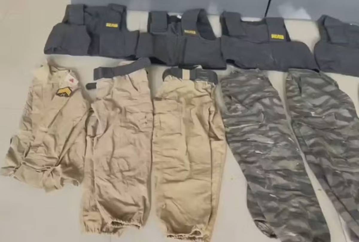 Polícia encontra fardas de uso restrito da PM ao prender em BH suspeito de integrar Comando Vermelho