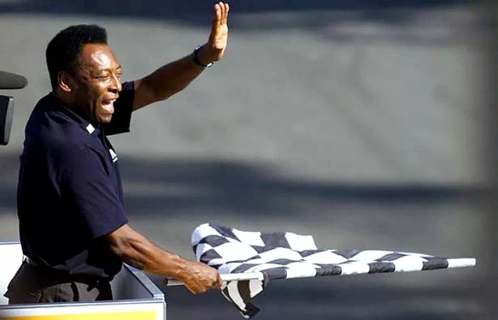 Bandeirada Pelé GP do Brasil de 2002 — Foto: Reprodução/TV Globo