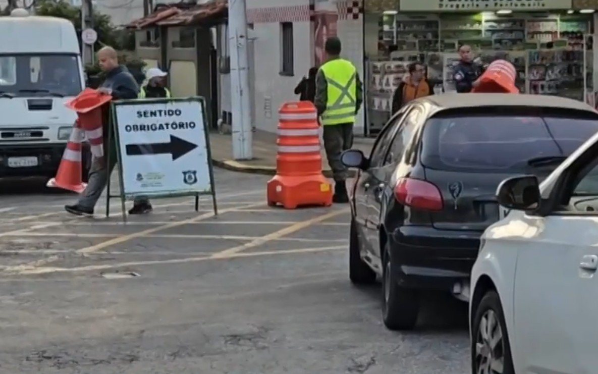 Mudanças no trânsito alteram rotas no Centro de Teresópolis por 30 dias para testes 