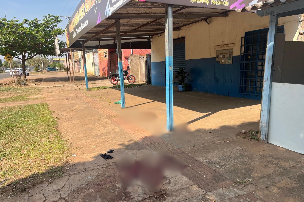 Homem é encontrado morto em calçada no Jardim Centro-Oeste; polícia investiga homicídio