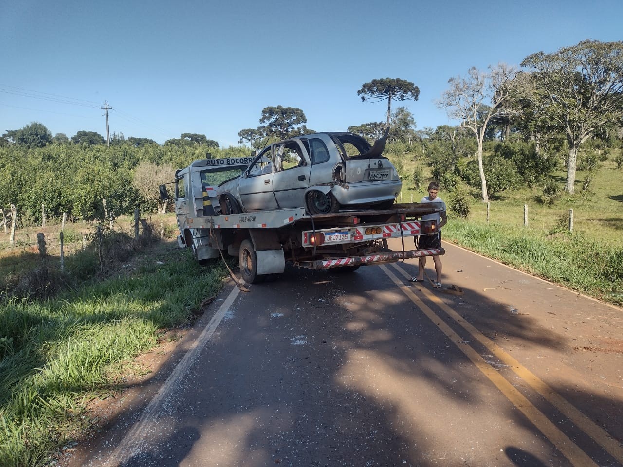Uma pessoa morre e duas ficam feridas em acidente de carro na PR-820, em Boa Ventura de São Roque