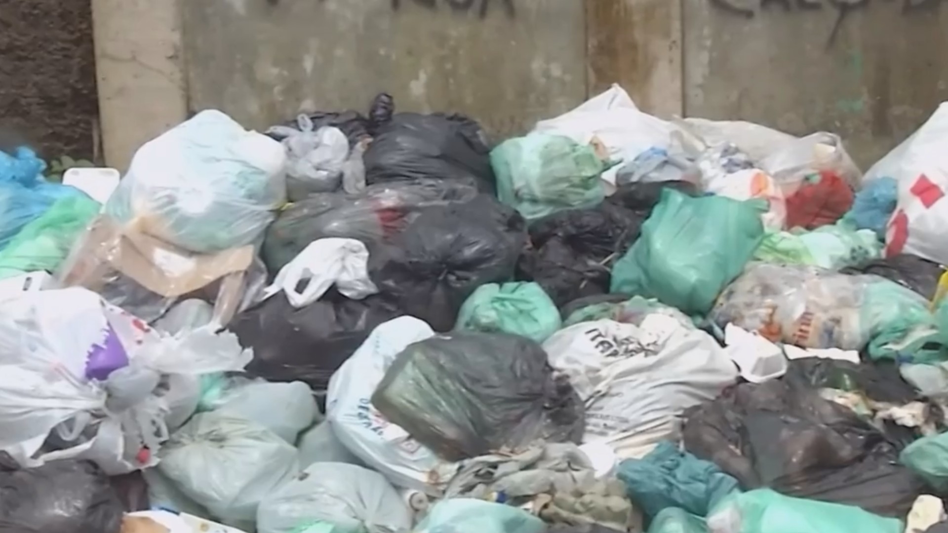 Moradores de Ananindeua relatam falta de coleta de lixo há mais de duas semanas