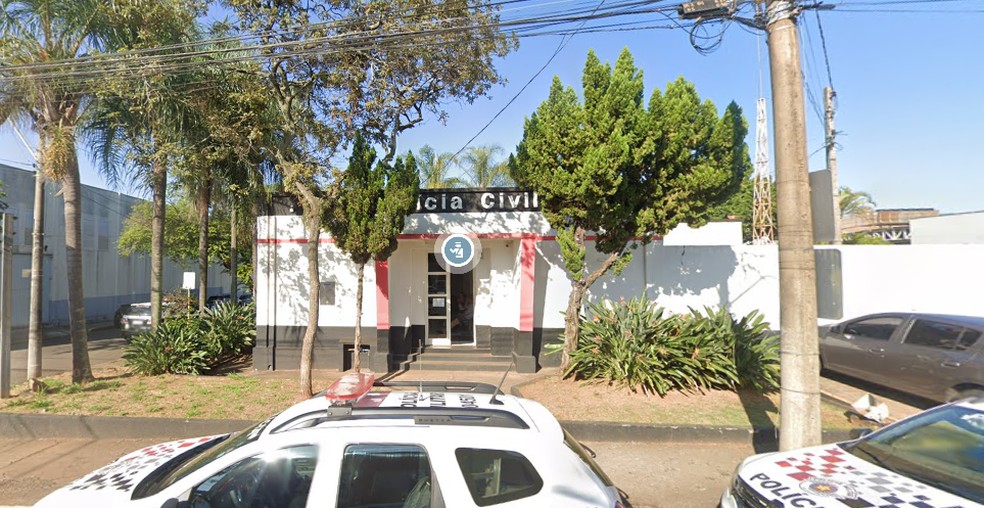 1 de 2
Pol&iacute;cia Civil de Len&ccedil;&oacute;is Paulista (SP) &mdash; Foto: Google Maps/reprodu&ccedil;&atilde;o