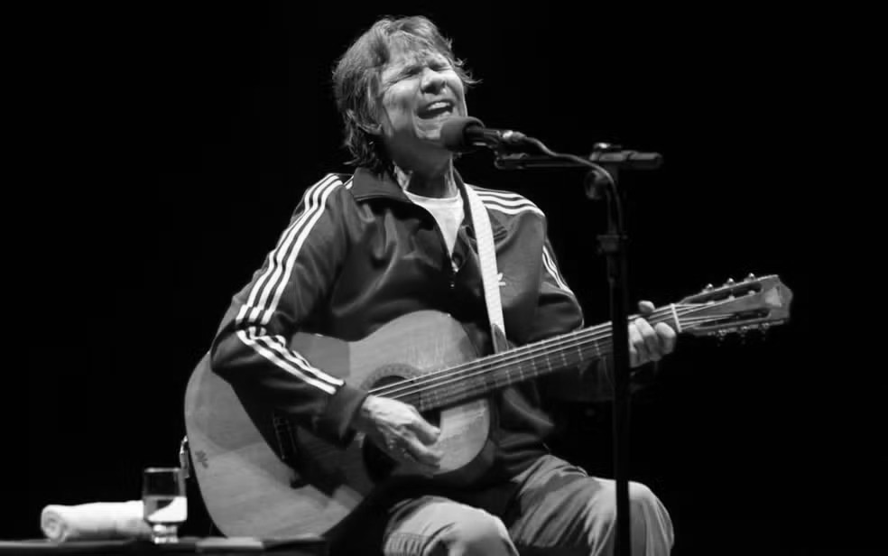 Coral de 'O Trem Azul' e centenas de fãs emocionados: veja como foi a despedida de Lô Borges 