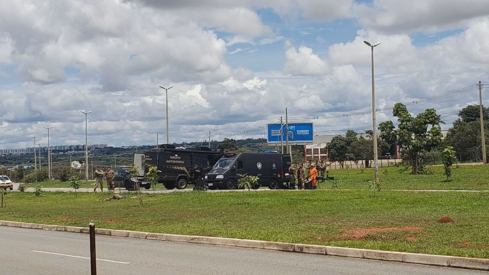 Bomba é deixada próximo ao Aeroporto de Brasília; veja vídeo - Nacional -  Estado de Minas