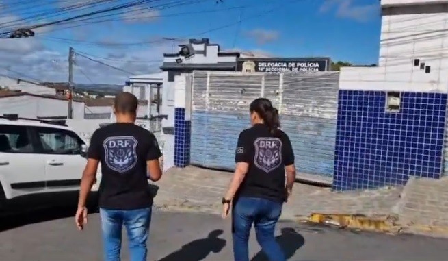 Polícia desarticula grupo criminoso que se passava por policiais federais para cometer crimes, em Campina Grande 