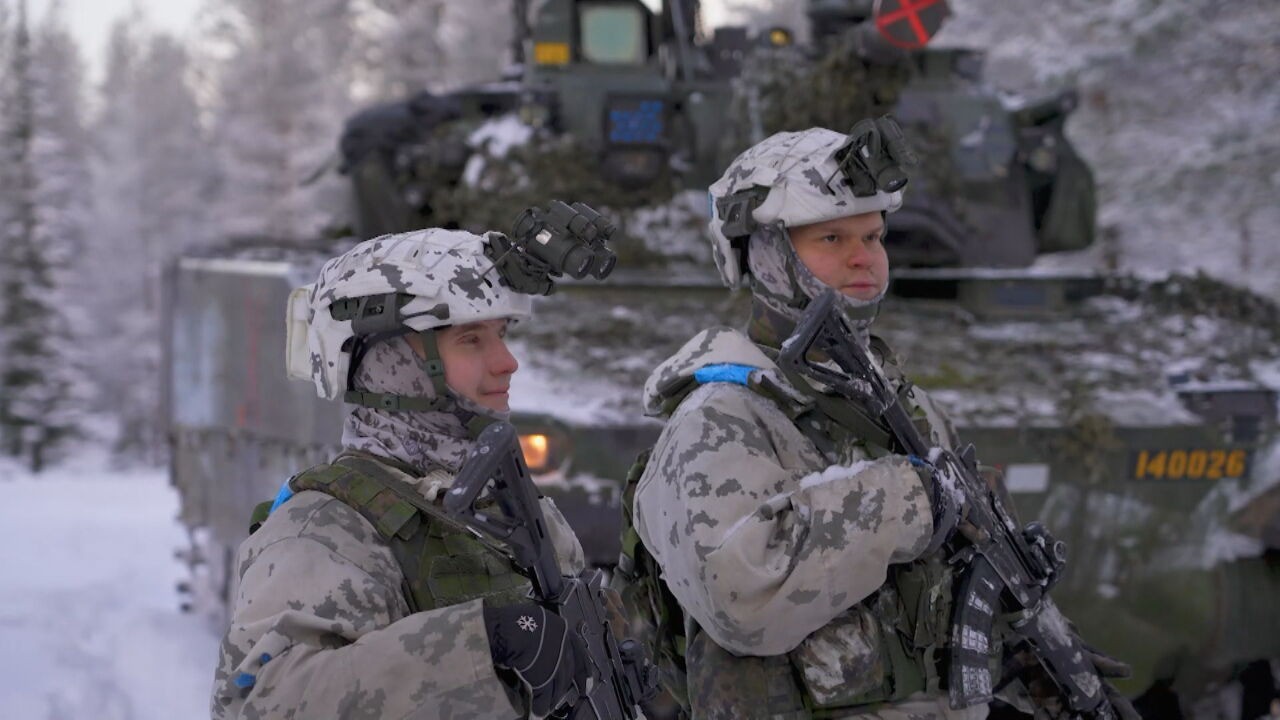 Abrigos antiaéreos e treinamento em frio intenso: Finlândia reforça preparo militar diante de tensão com a Rússia