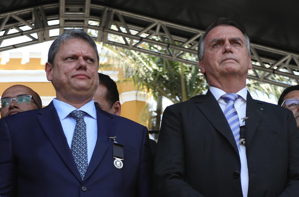 Tarcísio de Freitas e Jair Bolsonaro em cerimônia de aniversário da Rota de SP — Foto: RENATO S. CERQUEIRA/FUTURA PRESS/ESTADÃO CONTEÚDO
