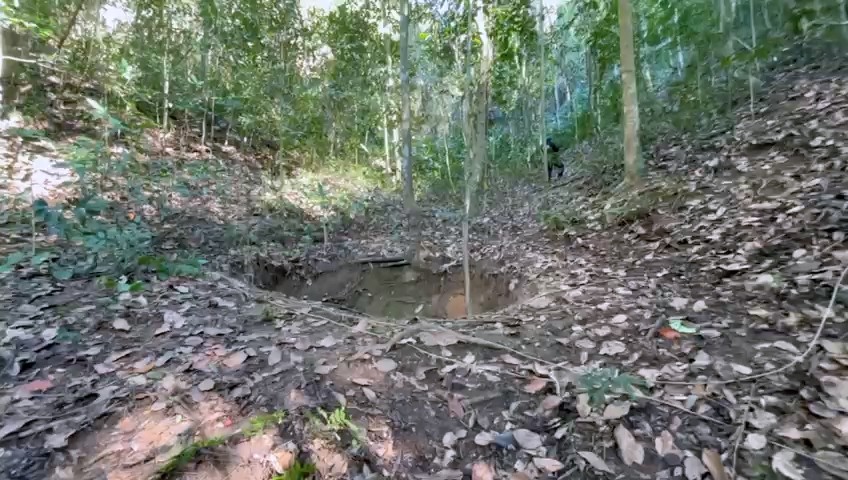 Polícia encontra poço em cemitério clandestino do tráfico no Jordão