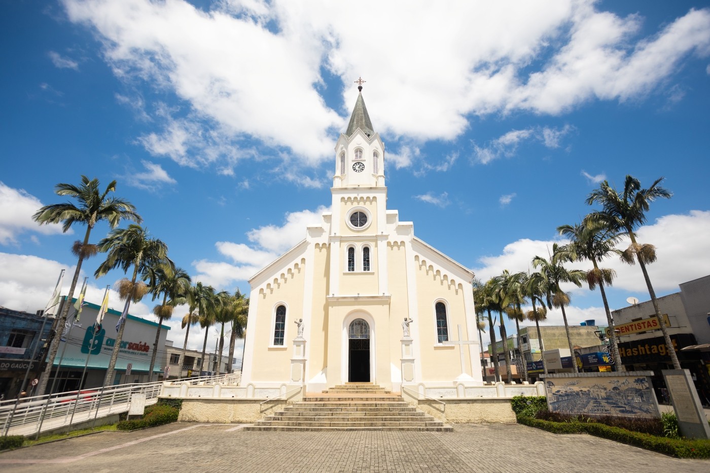 Catedral de São José dos Pinhais guarda séculos de histórias ligadas à fundação do município