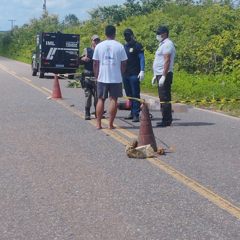 Motociclista cai e morre após perder controle da direção ao passar em quebra-molas no Litoral do Piauí — Foto: Reprodução