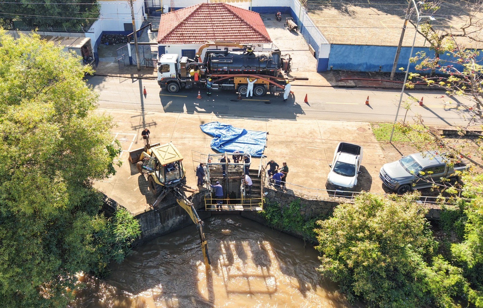 Rompimento de adutora e sujeira deixam bairros sem água após fortes chuvas em Piracicaba