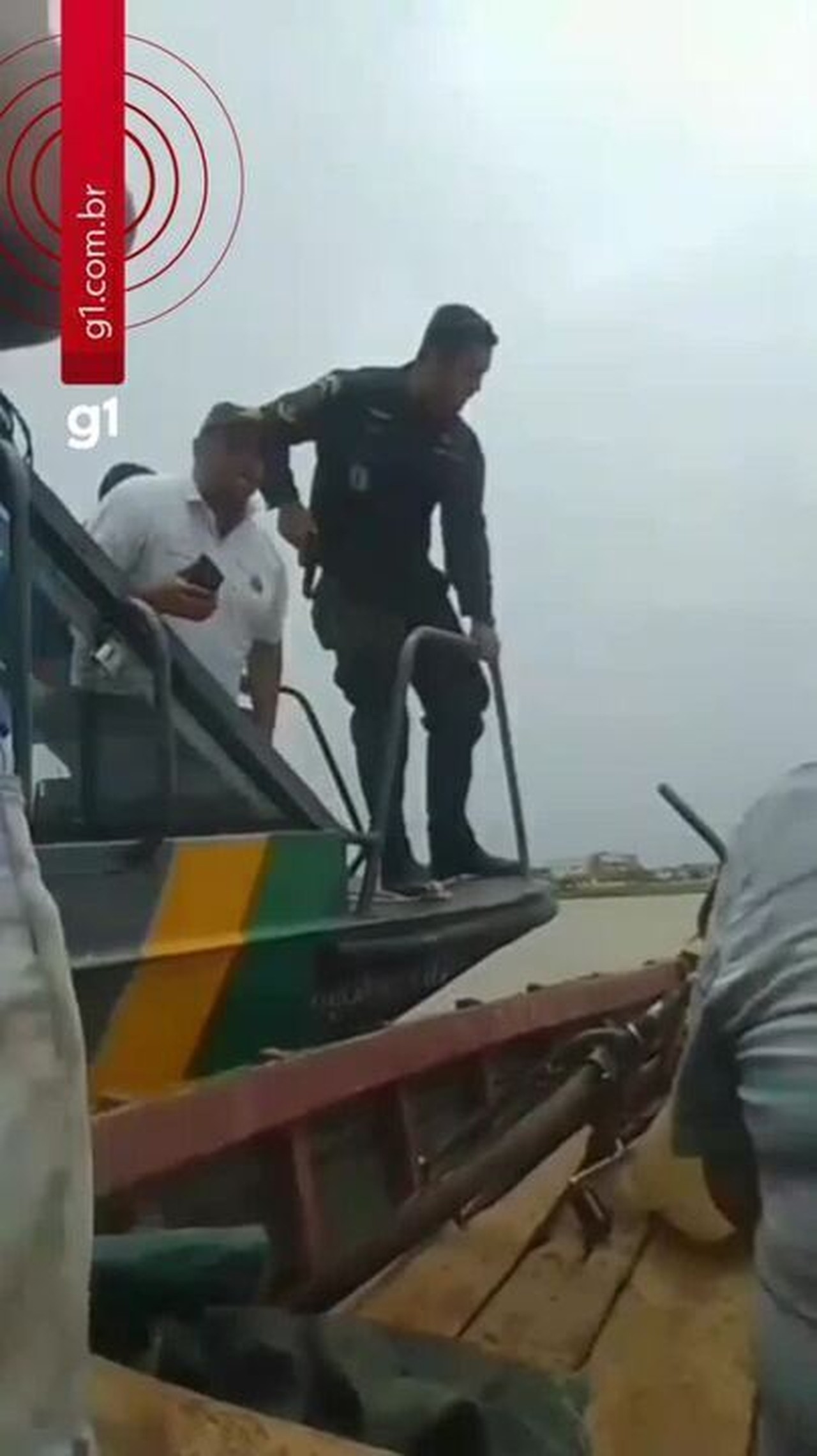 VÍDEO: Suspeito se joga no rio após discussão com militar durante ação da Marinha em RO