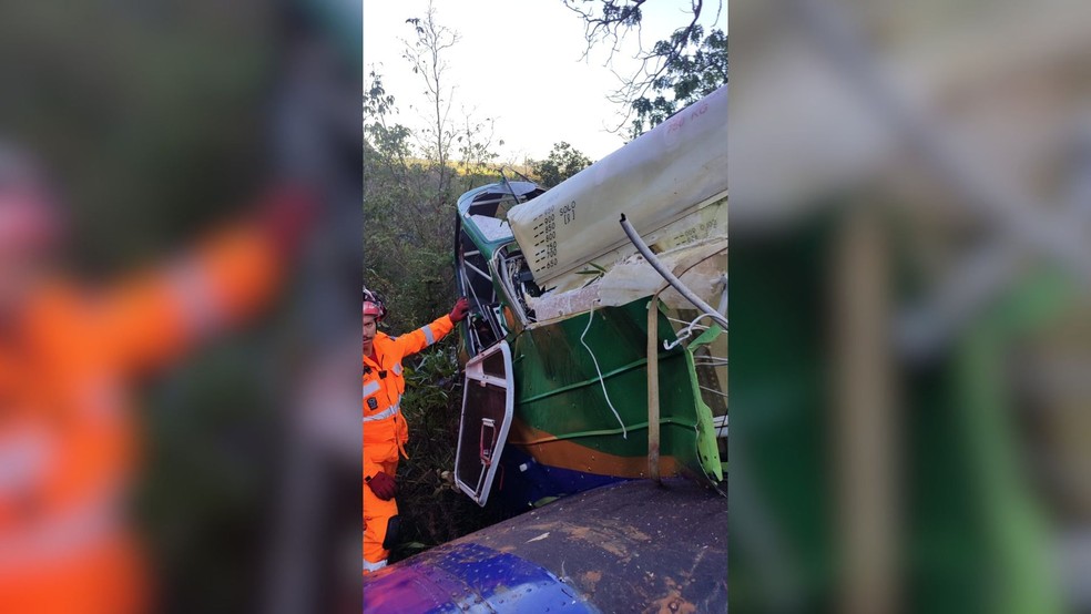 Os militares encontraram o piloto j&aacute; sem vida no local &mdash; Foto: Corpo de Bombeiros/Divulga&ccedil;&atilde;o