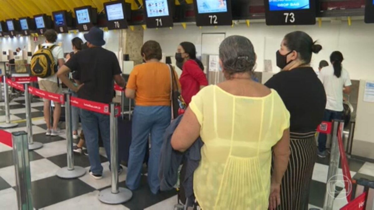 Gol e Azul recebem autorização da Anac para reduzir comissários nos voos