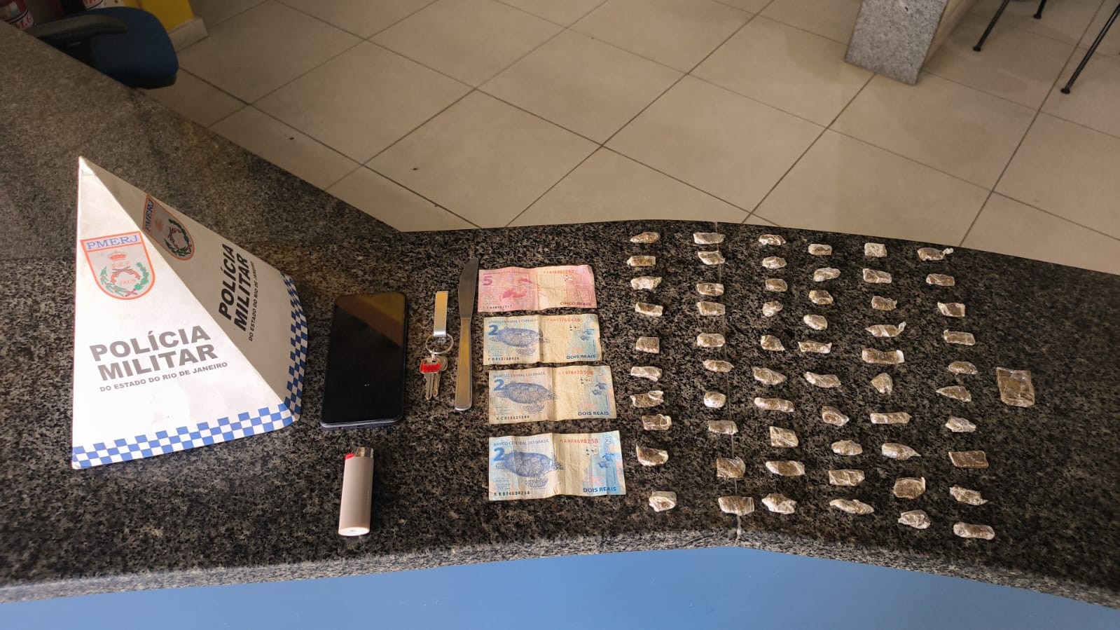 Adolescente é apreendido com drogas em Valença